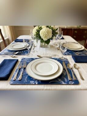 Chateau Blue and White Botanical Placemat Set